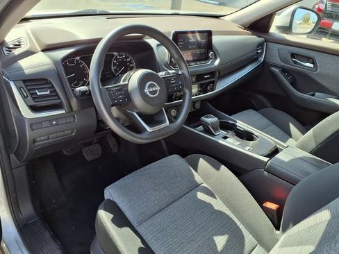Used 2023 Nissan Rogue SV FWD image 4
