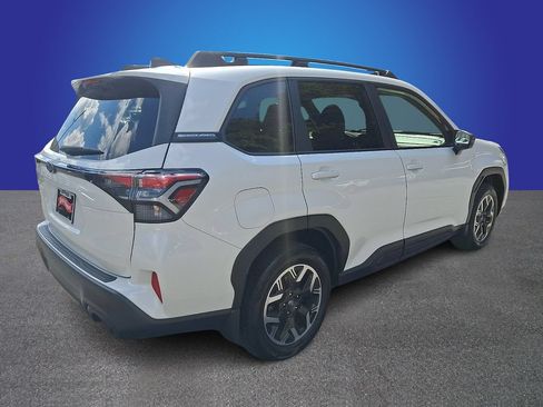 Used 2025 Subaru Forester Premium w/ Convenience Package #2 AWD/4WD image 4