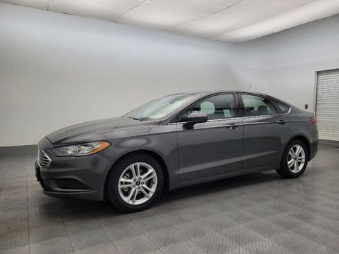 Used 2018 Ford Fusion SE w/ Fusion SE Technology Package image 2