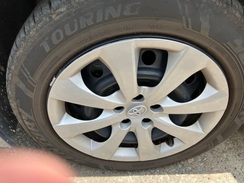 Used 2024 Toyota Corolla LE FWD image 11