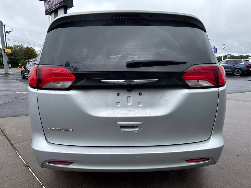 Used 2024 Chrysler Voyager LX FWD image 6