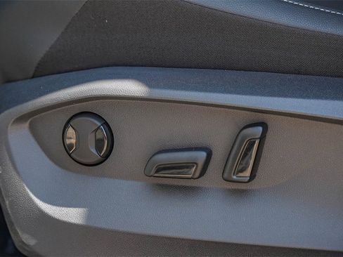 New 2024 Volkswagen Tiguan SE image 25