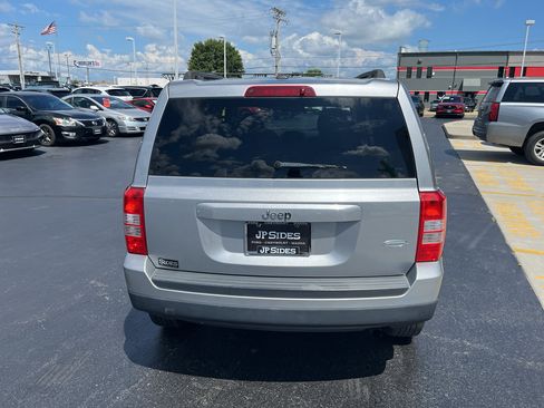 Used 2016 Jeep Patriot Latitude FWD image 10
