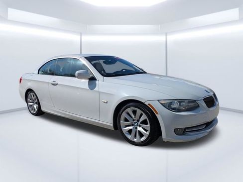 Used 2011 BMW 328i Convertible image 2