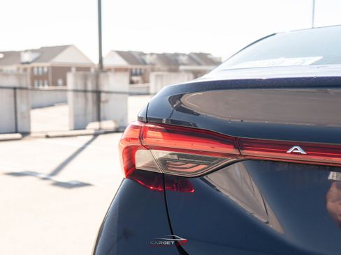 Used 2021 Toyota Avalon XLE w/ Moonroof Package image 40