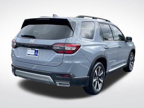 Certified 2025 Honda Pilot Touring image 6