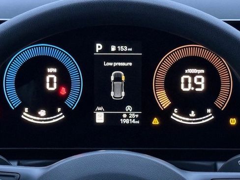 Certified 2025 Hyundai Tucson SE image 27