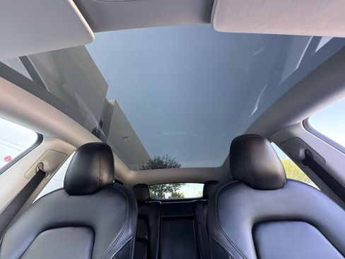 Used 2021 Tesla Model Y Long Range AWD/4WD image 23