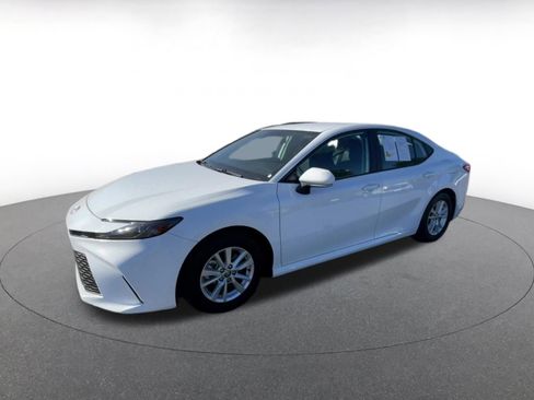 Used 2025 Toyota Camry LE image 8