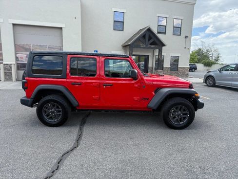 Used 2025 Jeep Wrangler Unlimited Sport AWD/4WD image 8