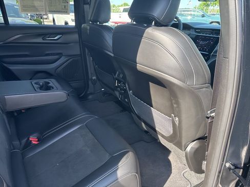 Used 2025 Jeep Grand Cherokee Altitude AWD/4WD image 40