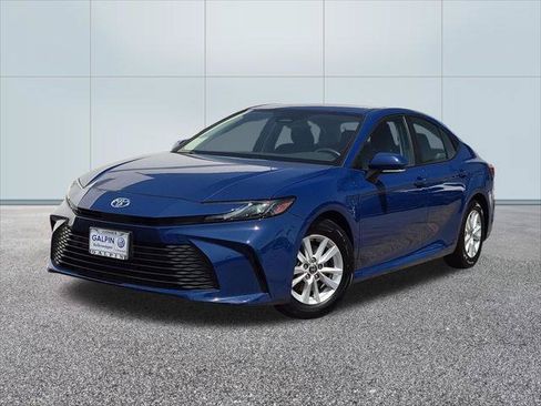 Used 2025 Toyota Camry LE FWD image 1