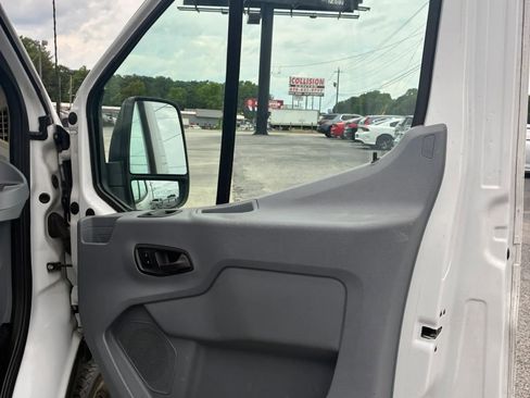 Used 2015 Ford Transit 250 130 Low Roof RWD image 33