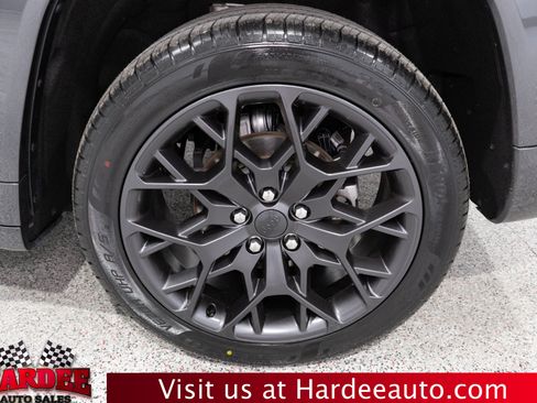 Used 2025 Jeep Grand Cherokee Summit w/ Adv Protech Group IV AWD/4WD image 10