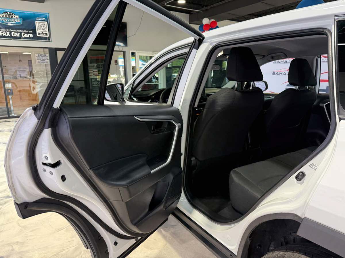 Used 2022 Toyota RAV4 LE AWD/4WD image 33