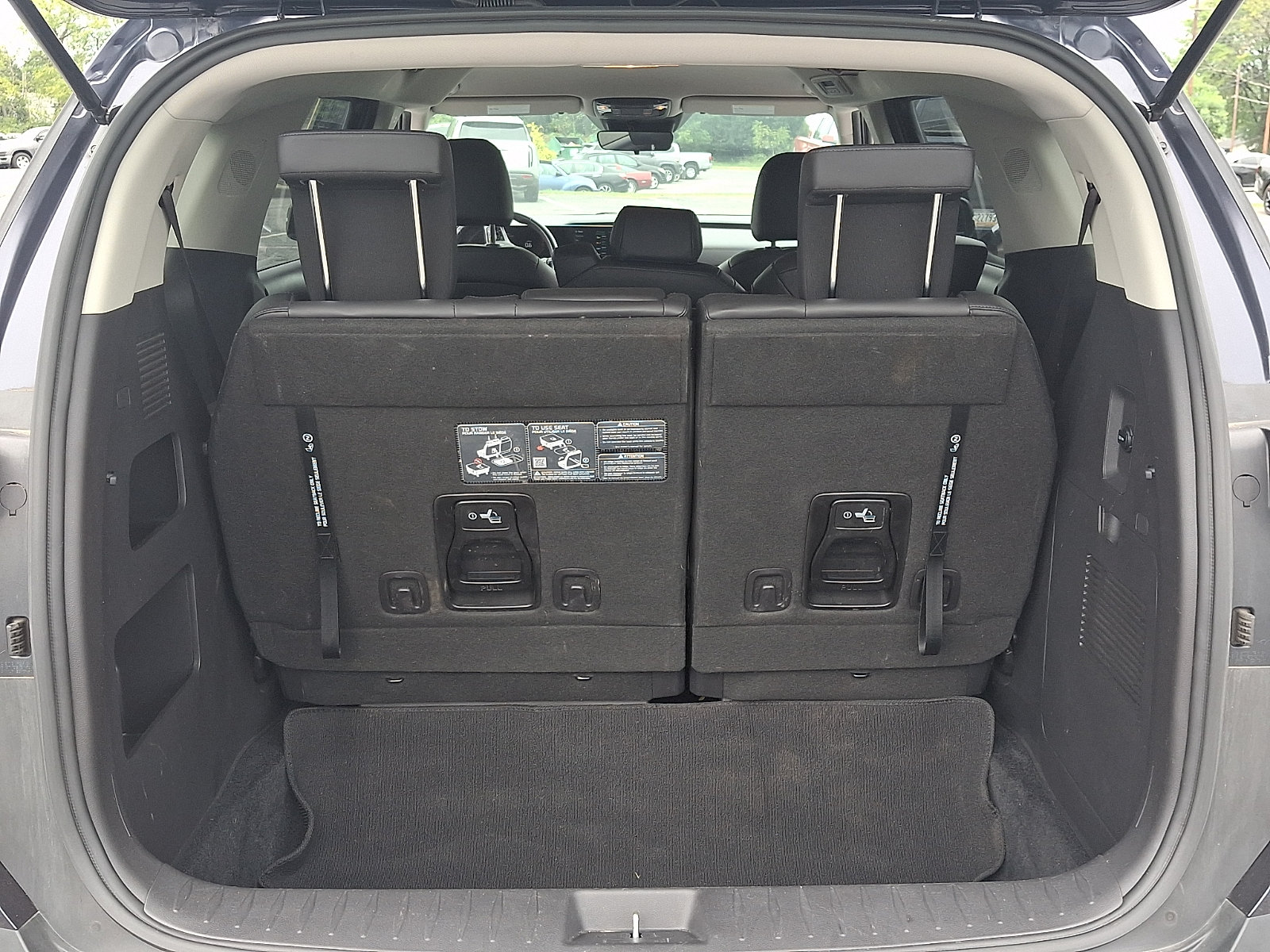 Certified 2025 Kia Carnival FWD image 30