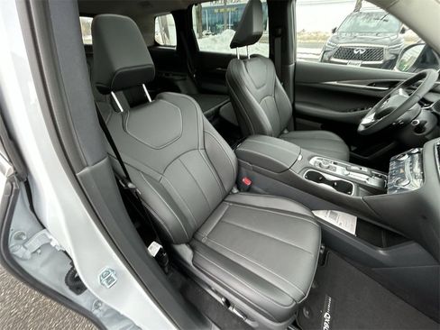 New 2026 INFINITI QX60 Luxe image 16