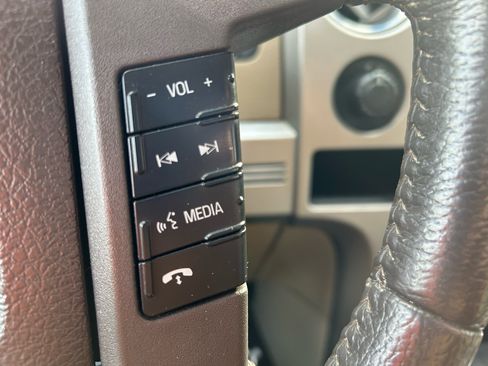 Used 2010 Ford F150 Lariat image 18