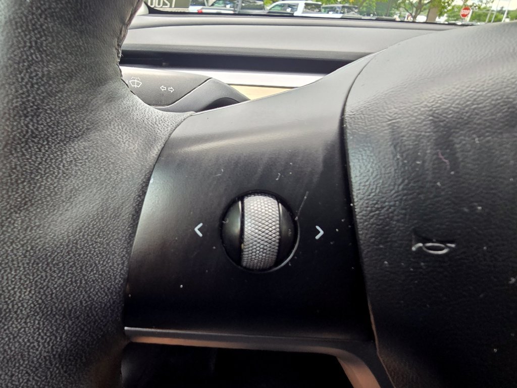 Used 2021 Tesla Model Y Long Range AWD/4WD image 19