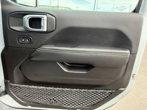 Used 2023 Jeep Wrangler Unlimited Sahara w/ Cold Weather Group AWD/4WD image 8