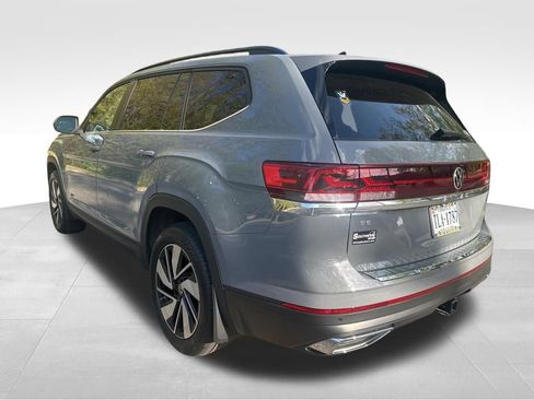 Used 2025 Volkswagen Atlas SE image 8