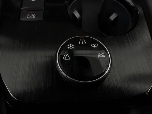 Used 2025 Nissan Rogue SV AWD/4WD image 22