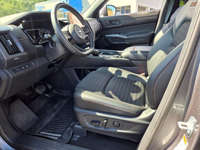 Used 2025 Nissan Pathfinder Rock Creek AWD/4WD image 10