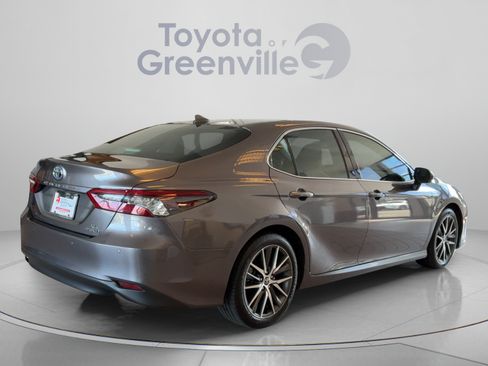 Used 2022 Toyota Camry XLE w/ Navigation Upgrade Package FWD image 6