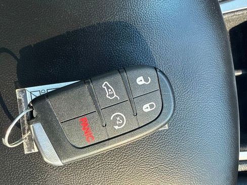 Used 2019 Jeep Grand Cherokee Altitude AWD/4WD image 28