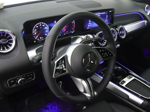 New 2026 Mercedes-Benz GLB 250 image 5