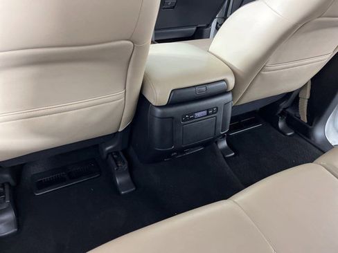 Used 2023 Nissan Armada SL image 40