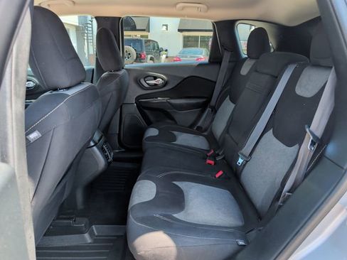Used 2016 Jeep Cherokee Sport AWD/4WD image 29