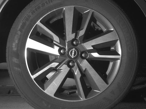 Used 2025 Nissan Versa SV FWD image 15