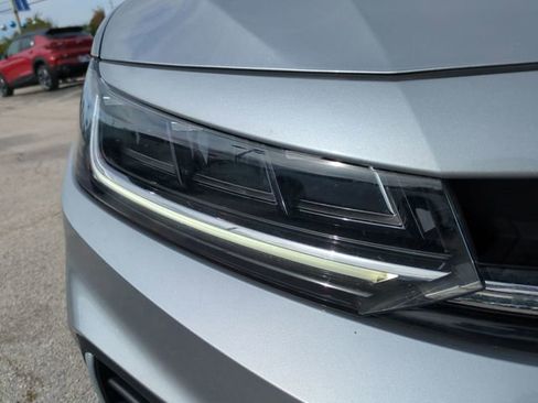 Used 2025 Volkswagen Jetta SE FWD image 10