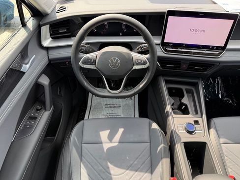 New 2026 Volkswagen Tiguan SE AWD/4WD image 32