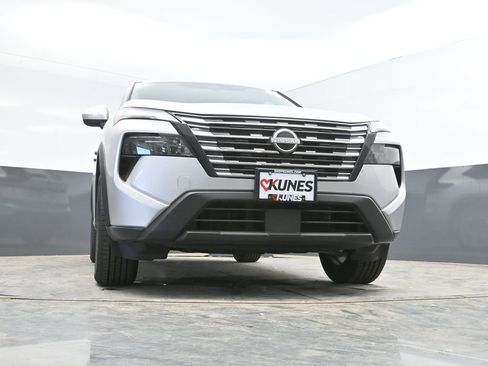 Used 2025 Nissan Rogue SV AWD/4WD image 30