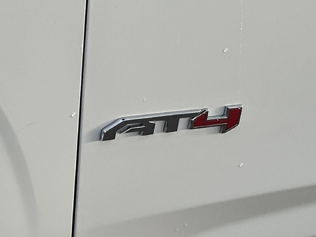 Used 2026 GMC Yukon AT4 AWD/4WD image 32