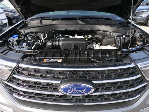 Used 2024 Ford Explorer XLT w/ Equipment Group 202A AWD/4WD image 28