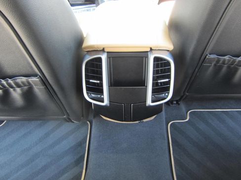 Used 2014 Porsche Cayenne Platinum Edition image 15