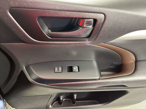 Used 2017 Toyota Highlander Plus image 19