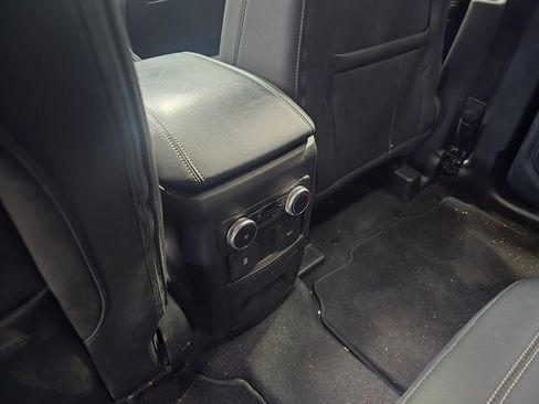 Used 2022 Ford Explorer XLT w/ Equipment Group 202A image 31