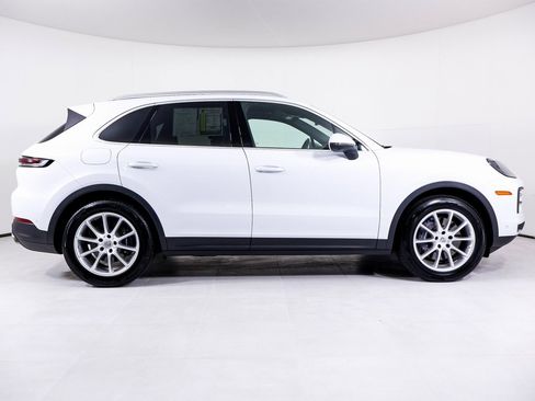 Used 2024 Porsche Cayenne image 27