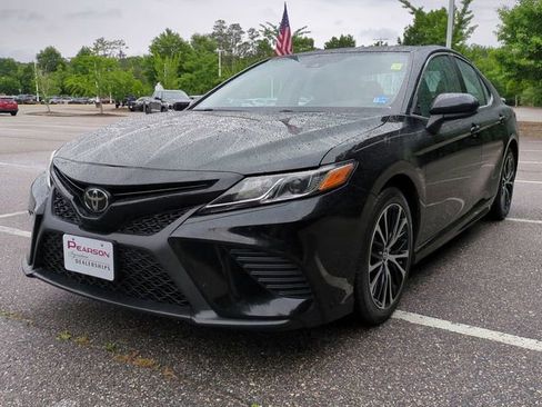 Used 2019 Toyota Camry SE FWD image 8