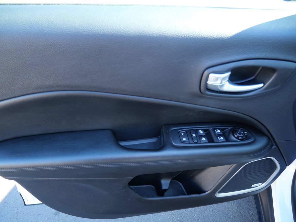 Used 2021 Jeep Compass Latitude w/ Sun and Sound Group AWD/4WD image 14