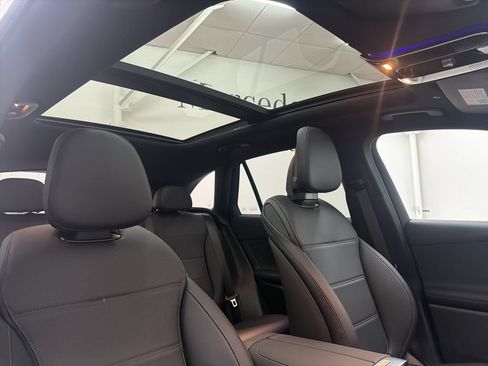 Used 2026 Mercedes-Benz GLC 300 image 29