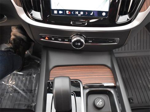 Used 2023 Volvo S60 B5 Ultimate w/ Climate Package image 31