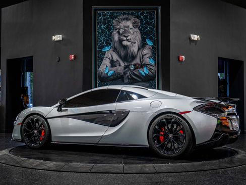 Used 2018 McLaren 570S Spider image 16