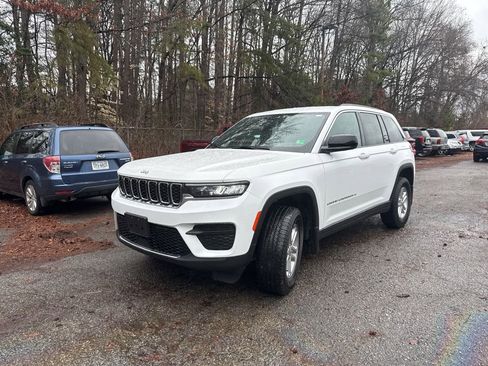 Used 2025 Jeep Grand Cherokee Laredo w/ Luxury Tech Group I image 5