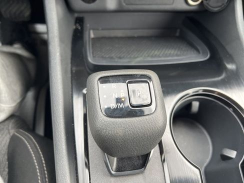 Used 2025 Nissan Rogue SV image 22