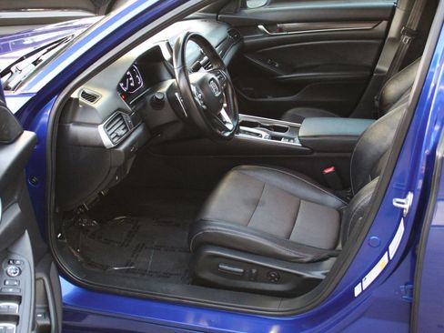 Used 2019 Honda Accord Sport image 9